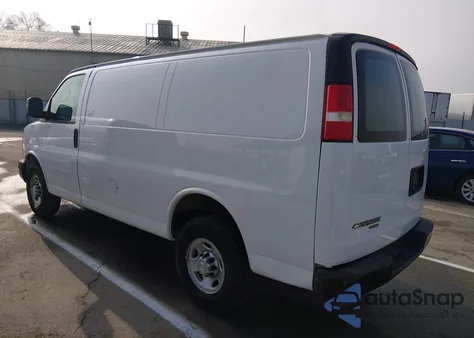 2016 Chevrolet Express 2500 Work Van z USA, uszkodzony, nr VIN 1GCWGAFFXG1239471